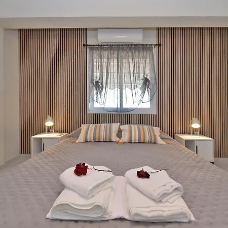 The Sea House 3 *