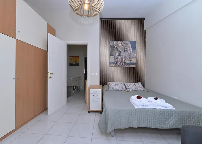 The Sea House 3 *