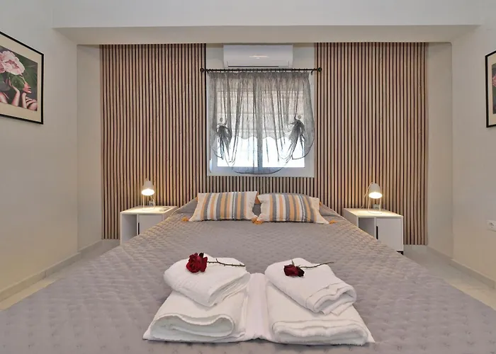 The Sea House 3 *